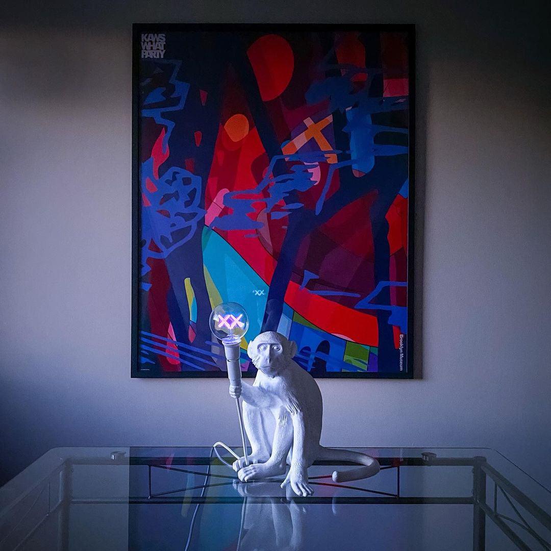 Nirielia lámpara de mesa de resina caprichosa
