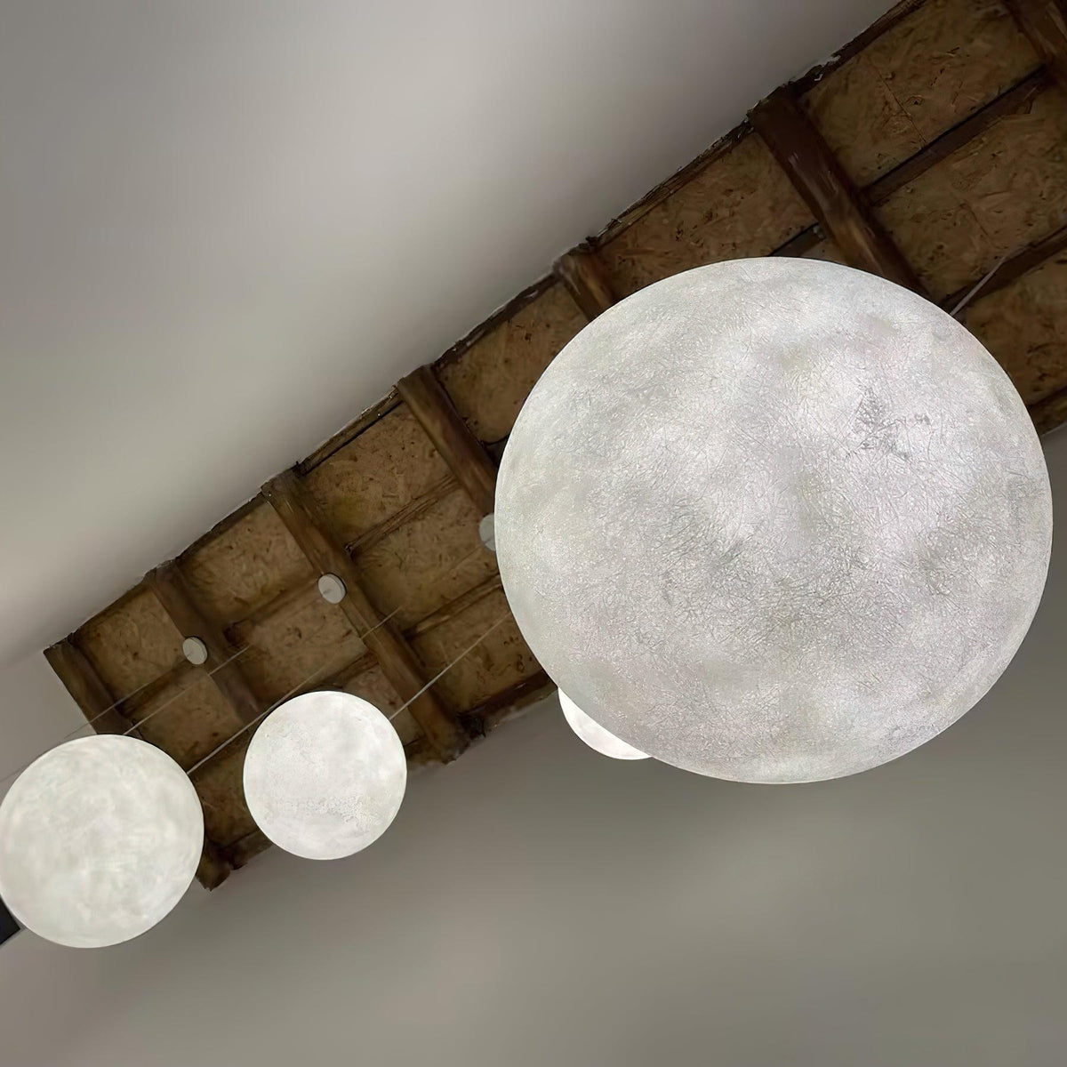 Miralaine lámpara colgante en forma de luna para salón