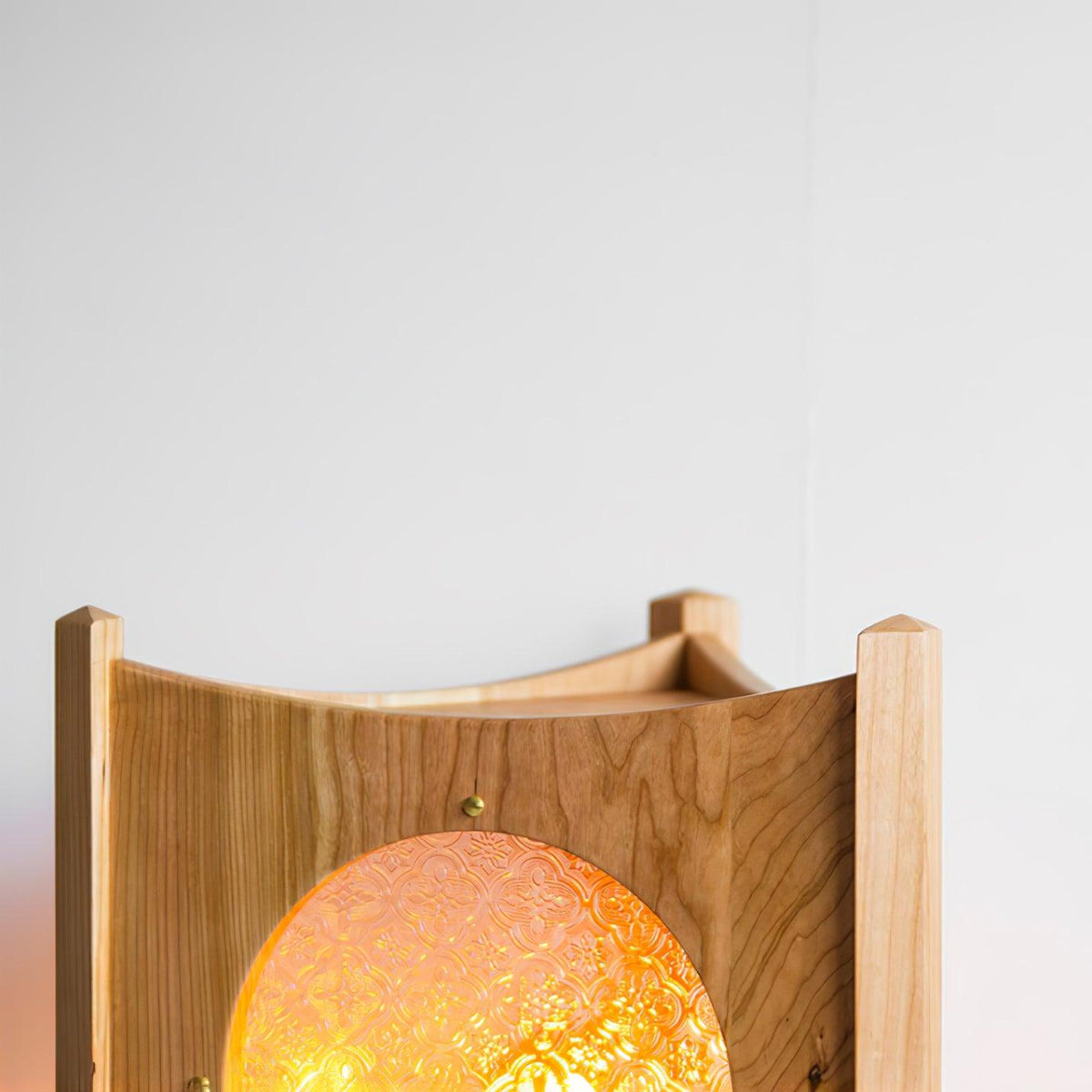 Carvora lámpara de pie de madera