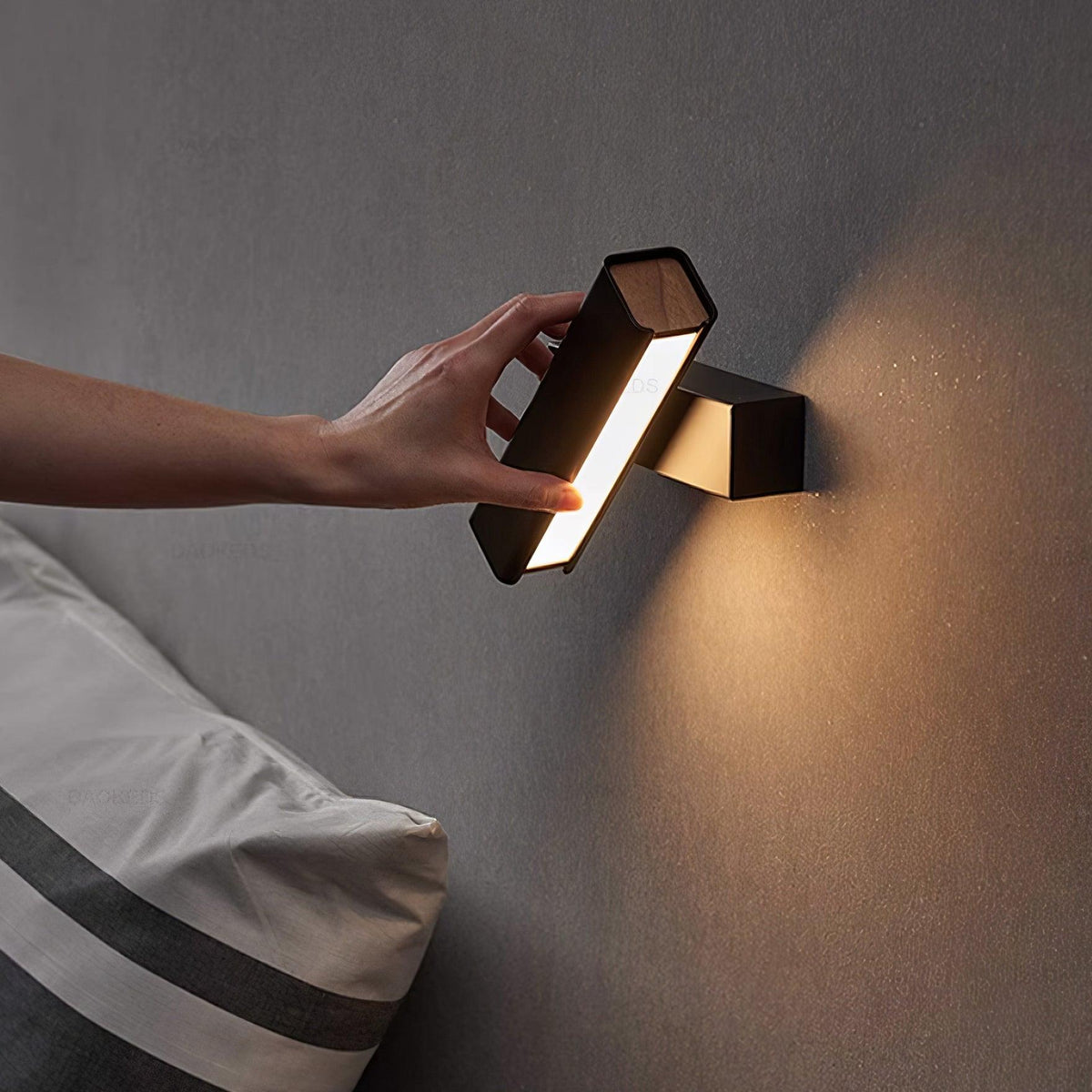 Aplique de pared regulable de aluminio para dormitorio y sala de estar
