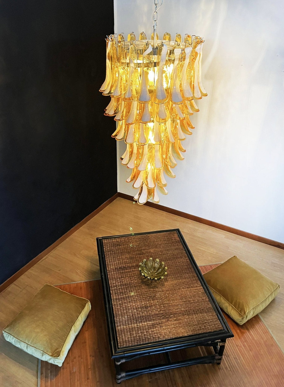 Lumenaine lámpara de araña ámbar y blanca Murano pétalos espirales