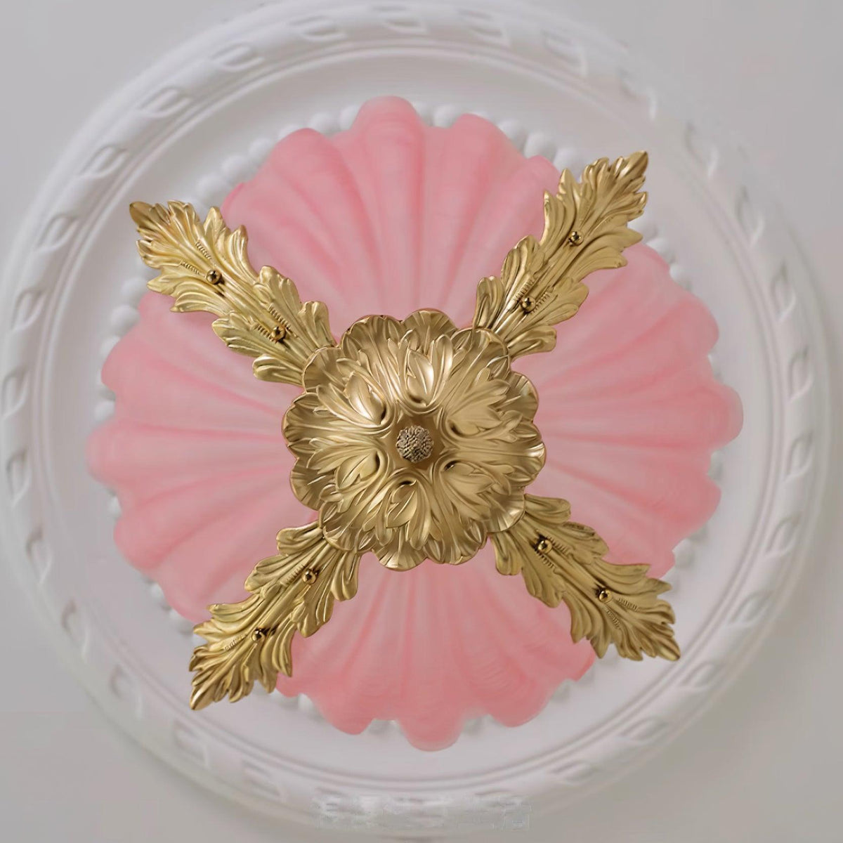 Murano lámpara colgante rosa con caparazón y barra de latón barroca