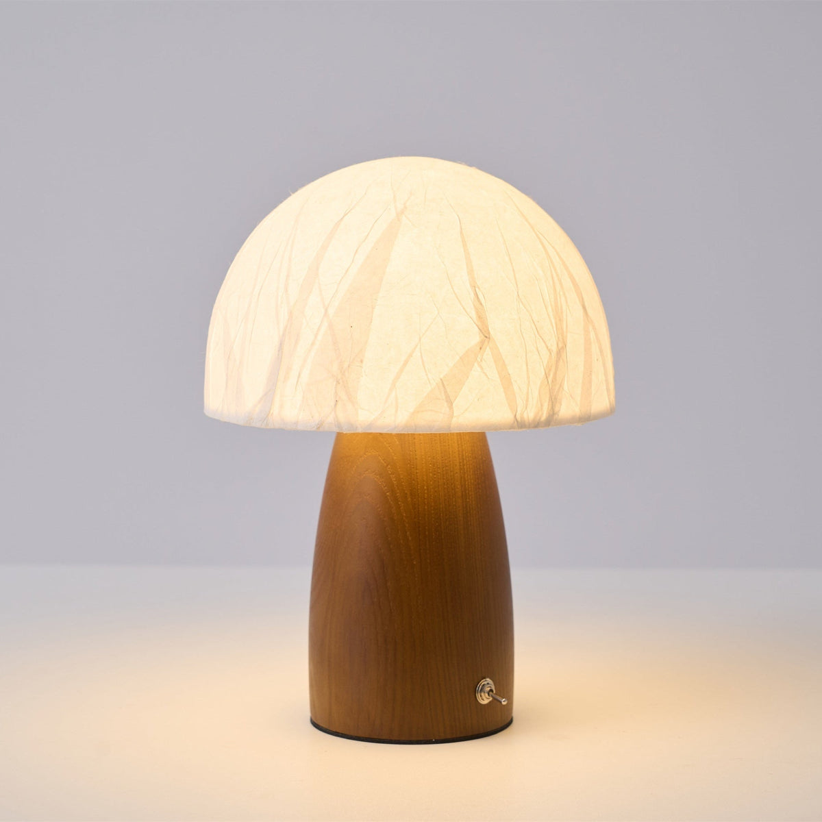 Nimbus lámpara de mesa de madera y tela