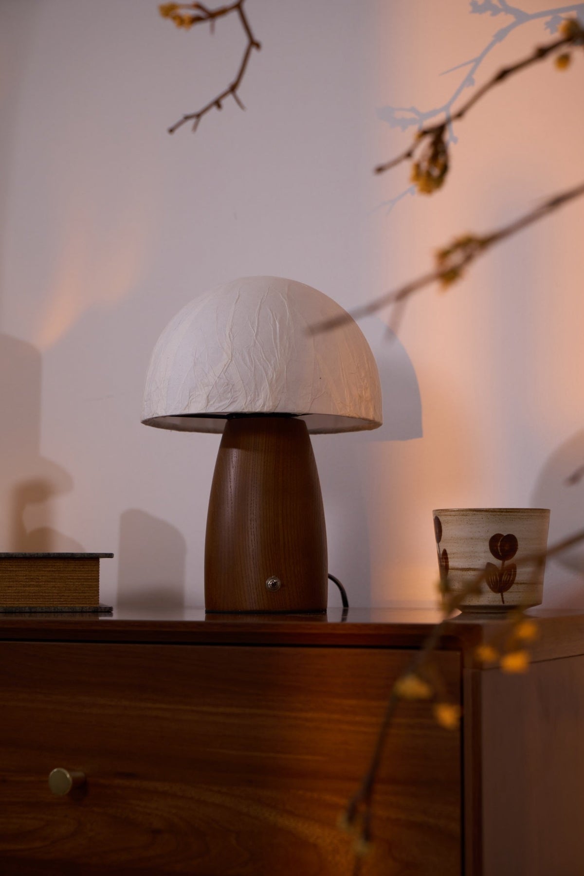 Nimbus lámpara de mesa de madera y tela
