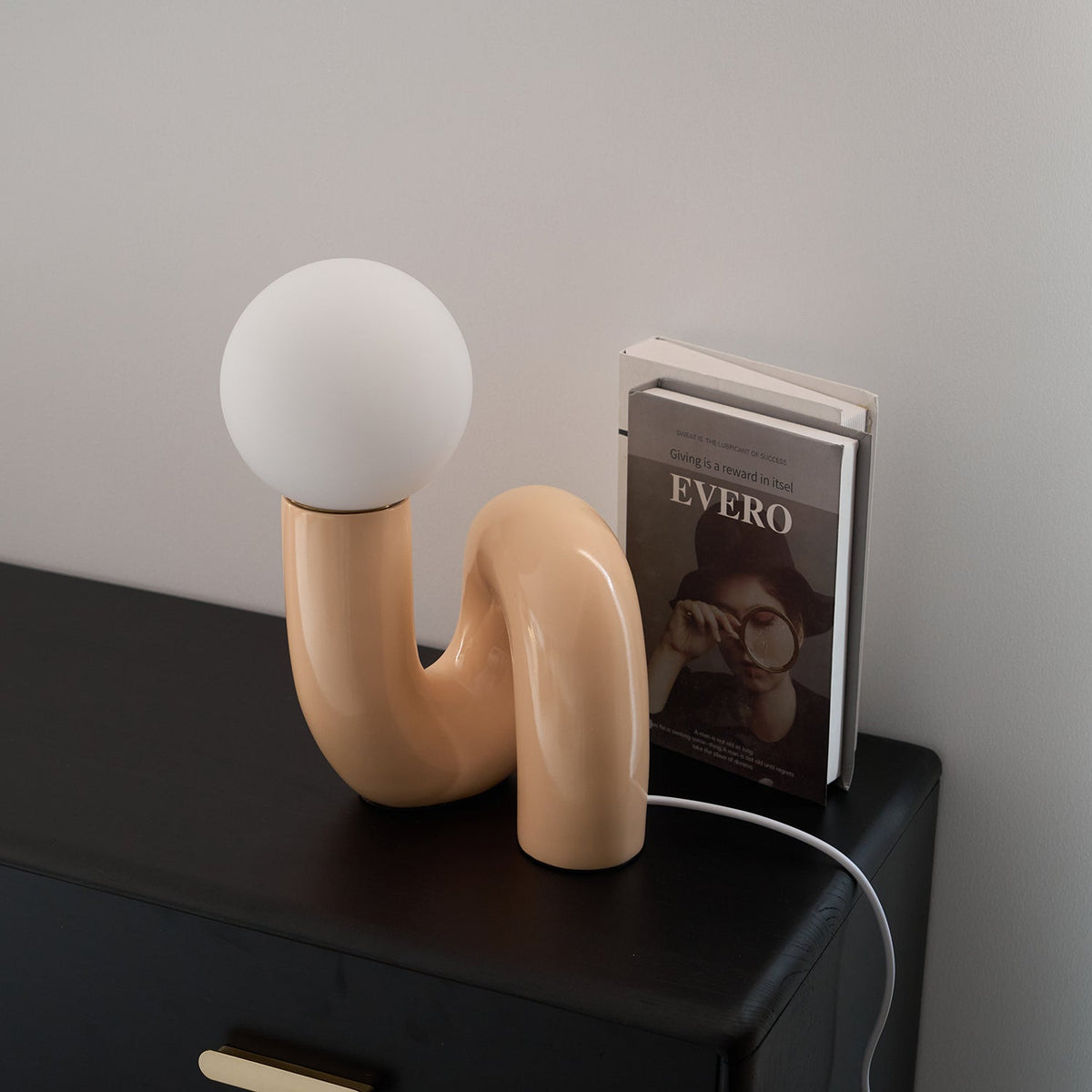 Soreeon lámpara de mesa de estilo lúdico N Shape todo en blanco