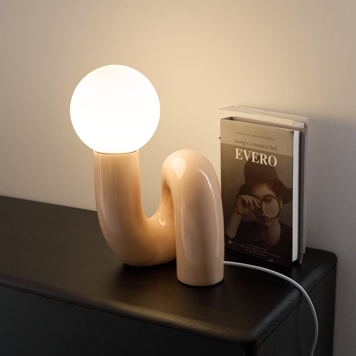 Soreeon lámpara de mesa de estilo lúdico N Shape todo en blanco