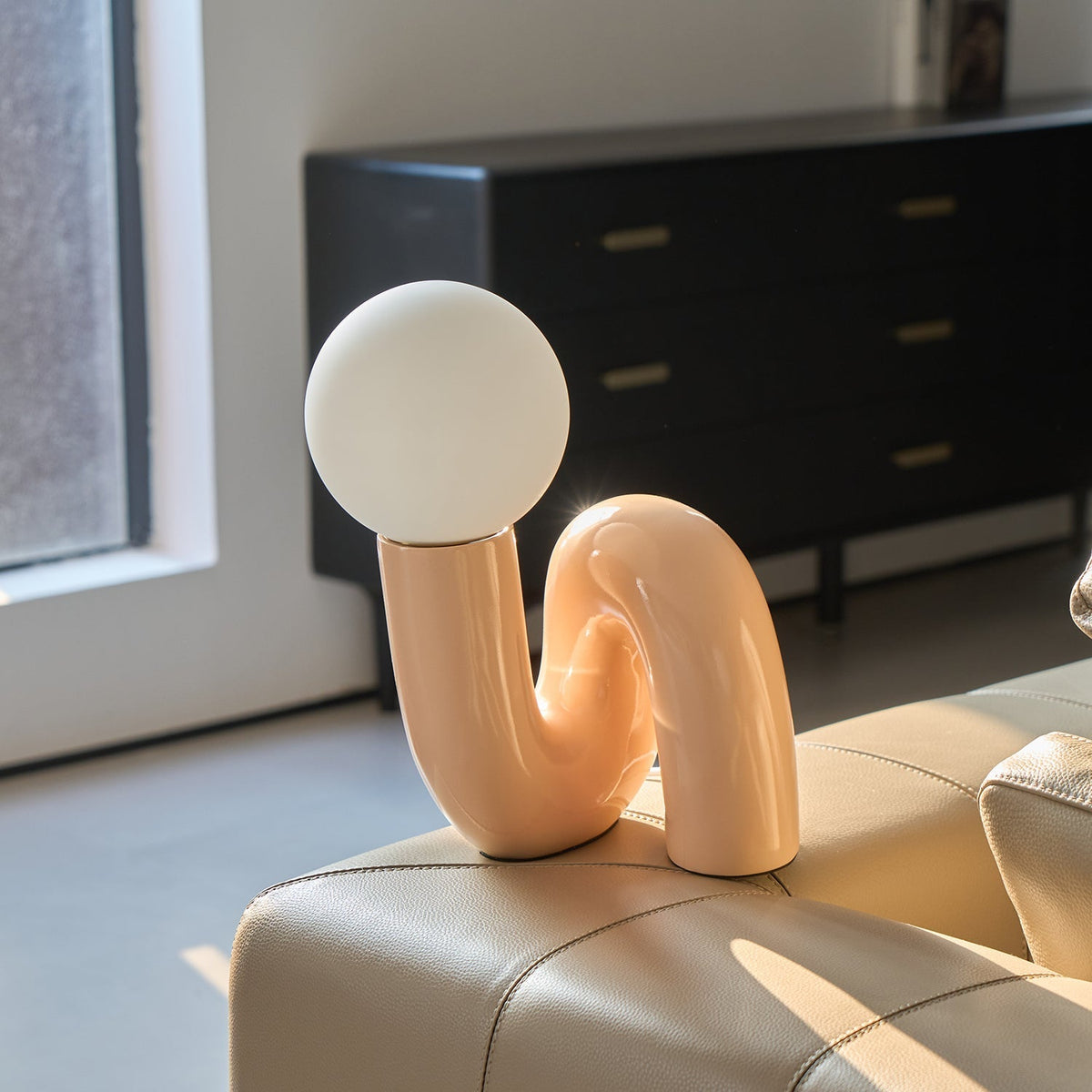 Soreeon lámpara de mesa de estilo lúdico N Shape todo en blanco