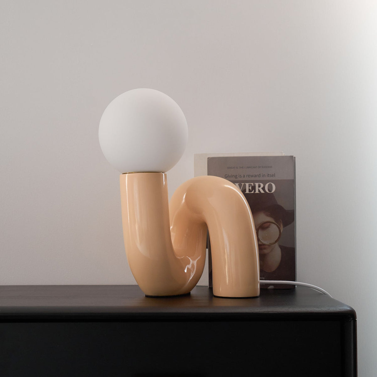 Soreeon lámpara de mesa de estilo lúdico N Shape todo en blanco