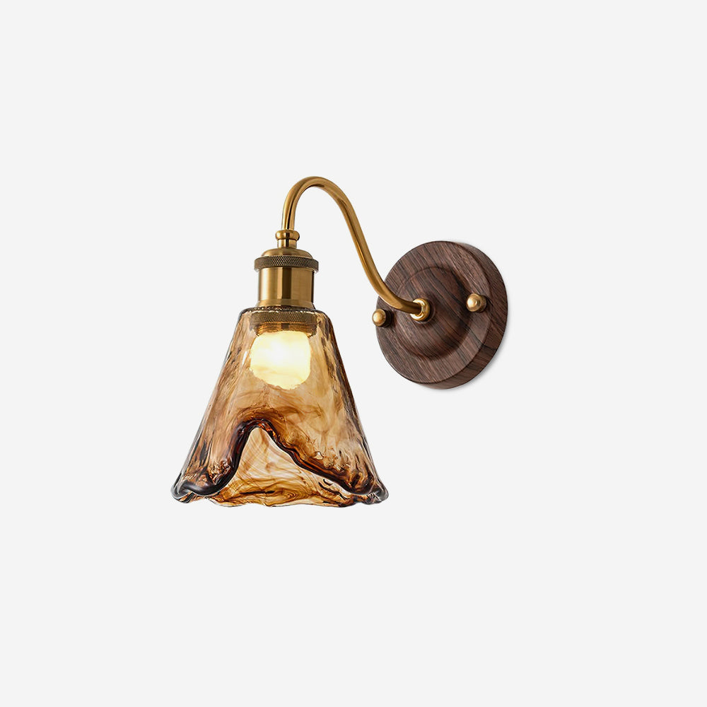 Nalia aplique de pared de vidrio ámbar y base de nogal con detalles dorados estilo vintage
