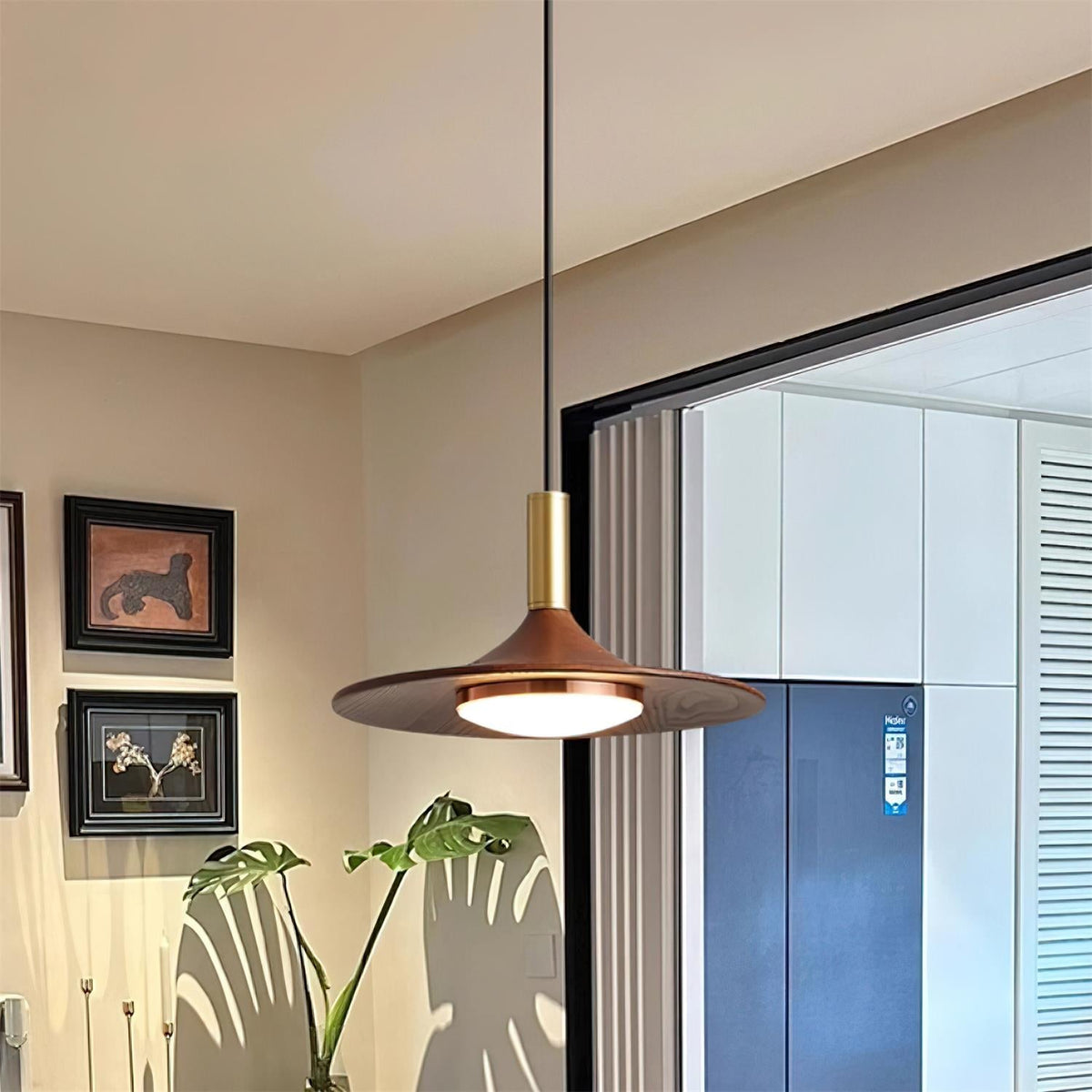 Kaelin lámpara colgante de forma de sombrero, madera estilo mid-century