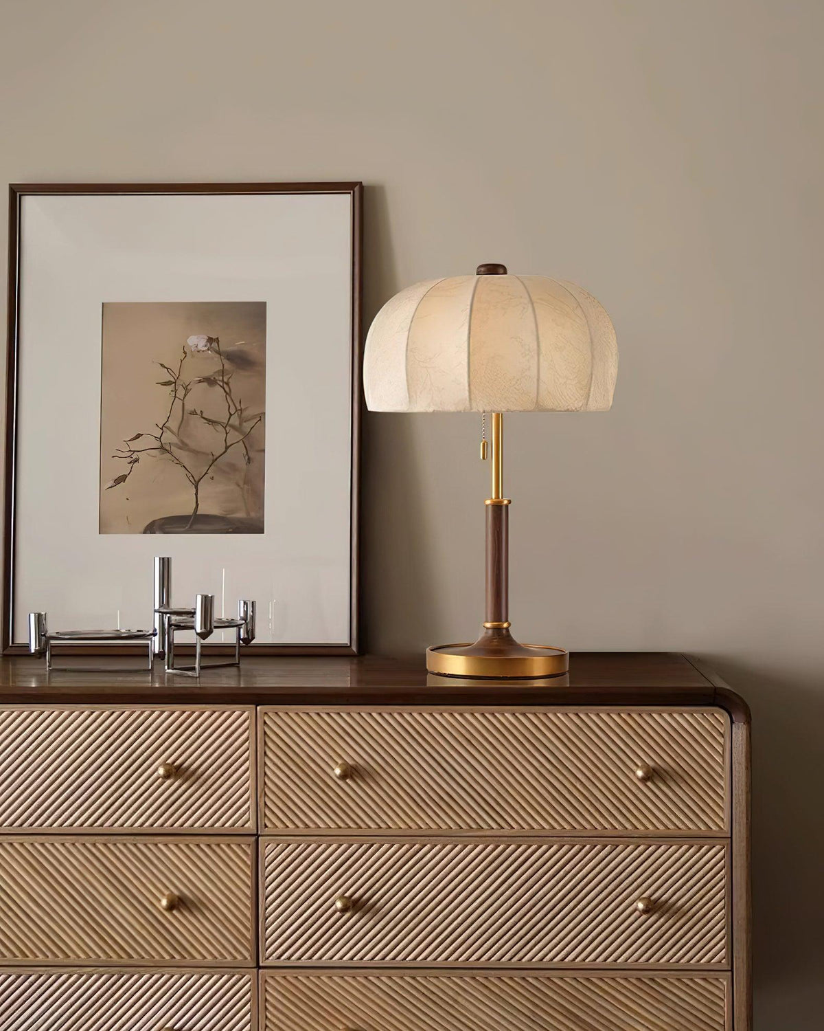 Nalemu lámpara de mesa de madera y tejido