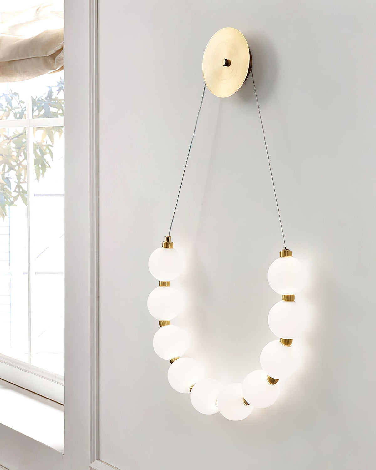 Ilirel aplique de pared de latón Art Necklace Loop