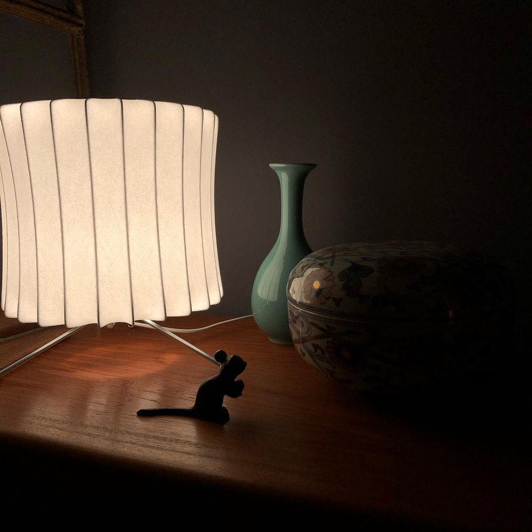Rostix lámpara de mesa minimalista de acero