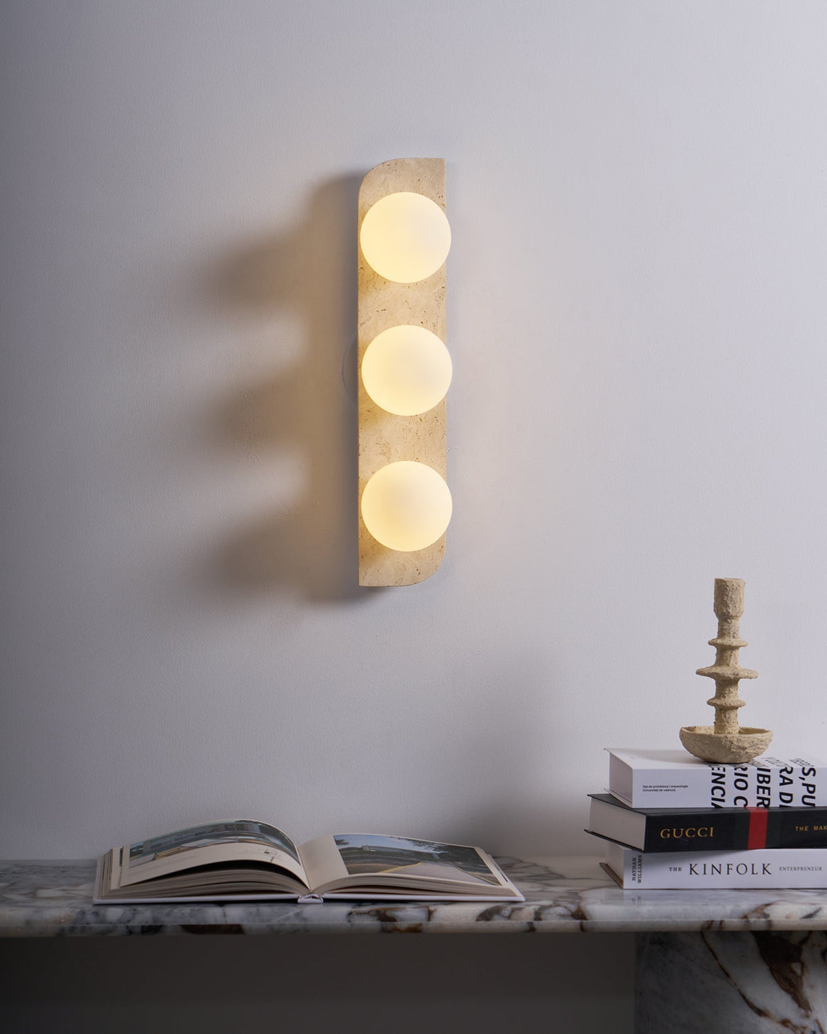 Serearia aplique de pared minimalista de travertino con enchufe enchufable