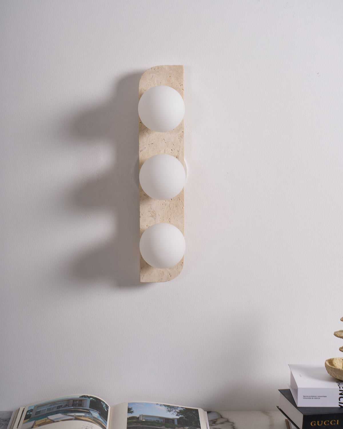 Taviniella aplique de pared minimalista en travertino
