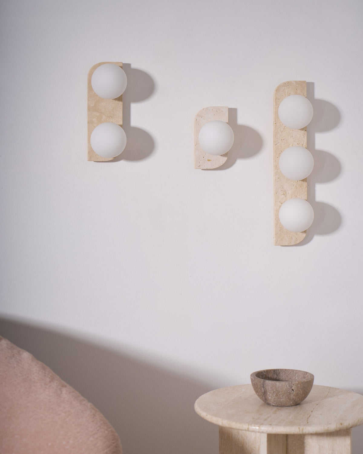 Taviniella aplique de pared minimalista en travertino