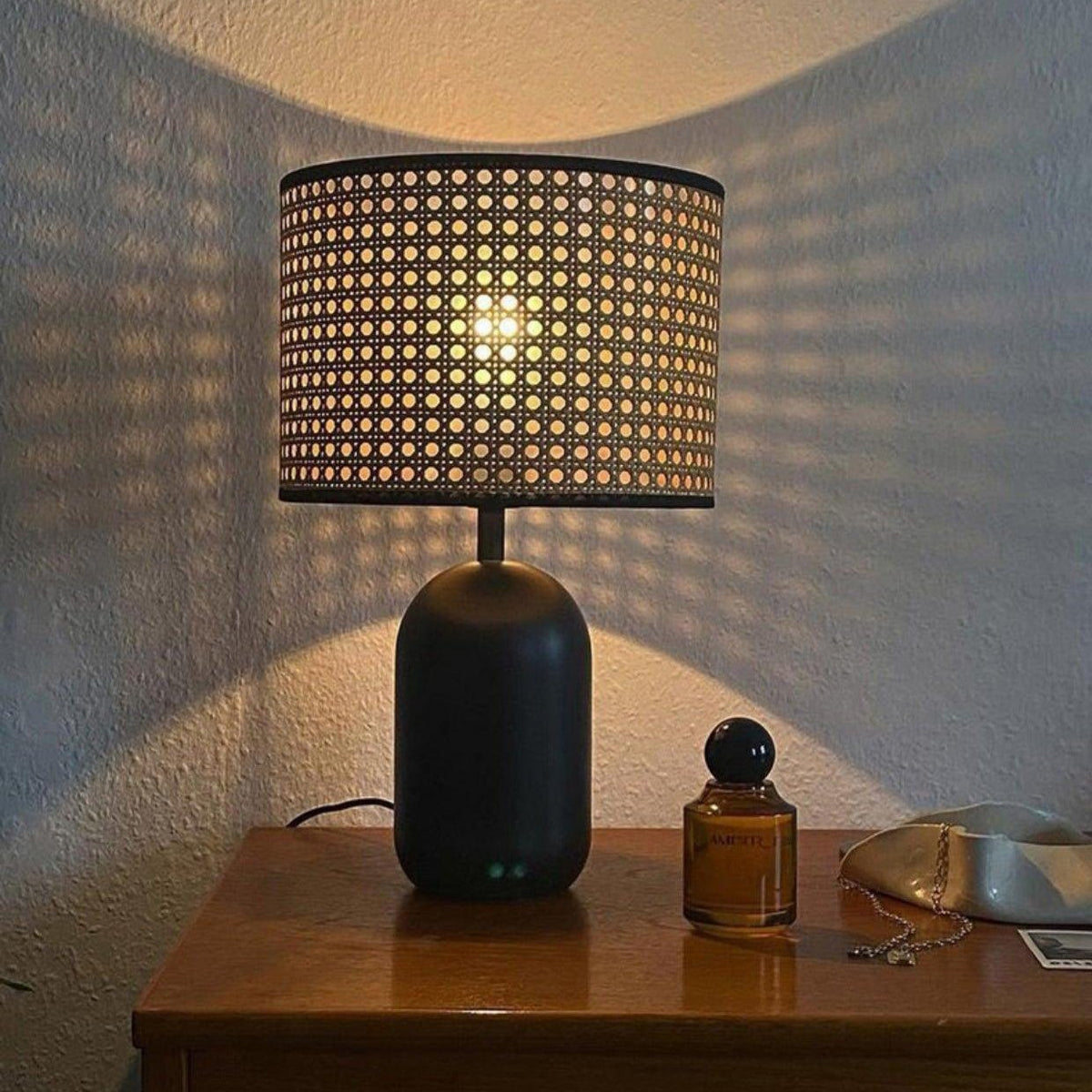 Ravarielle lámpara de mesa moderna de bambú