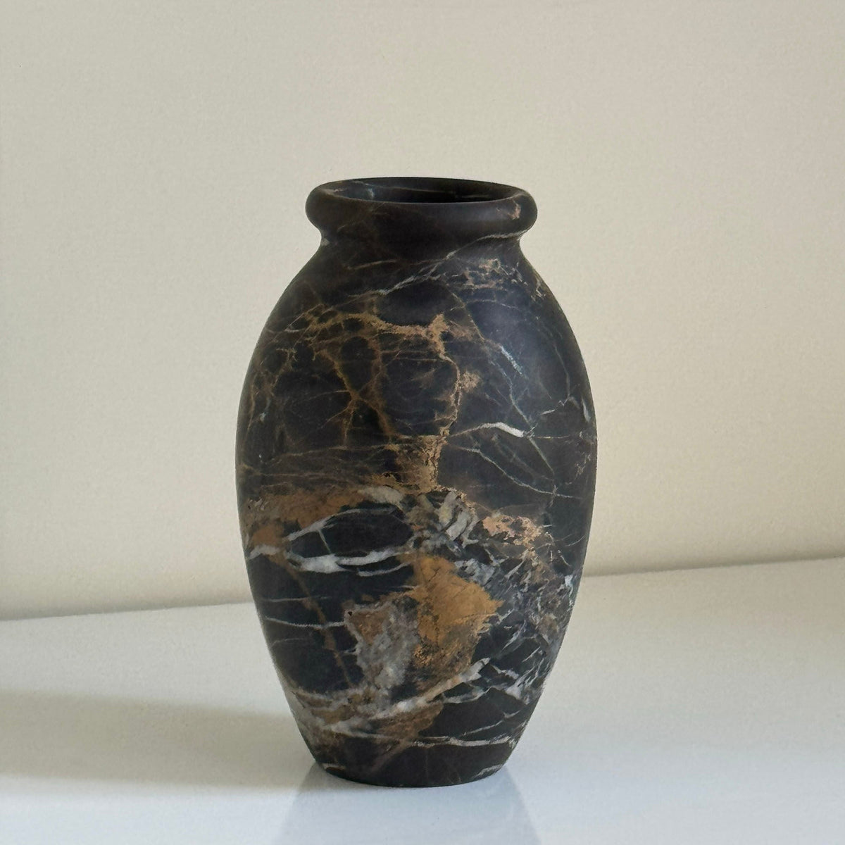 Noir Vasija de piedra con vetas