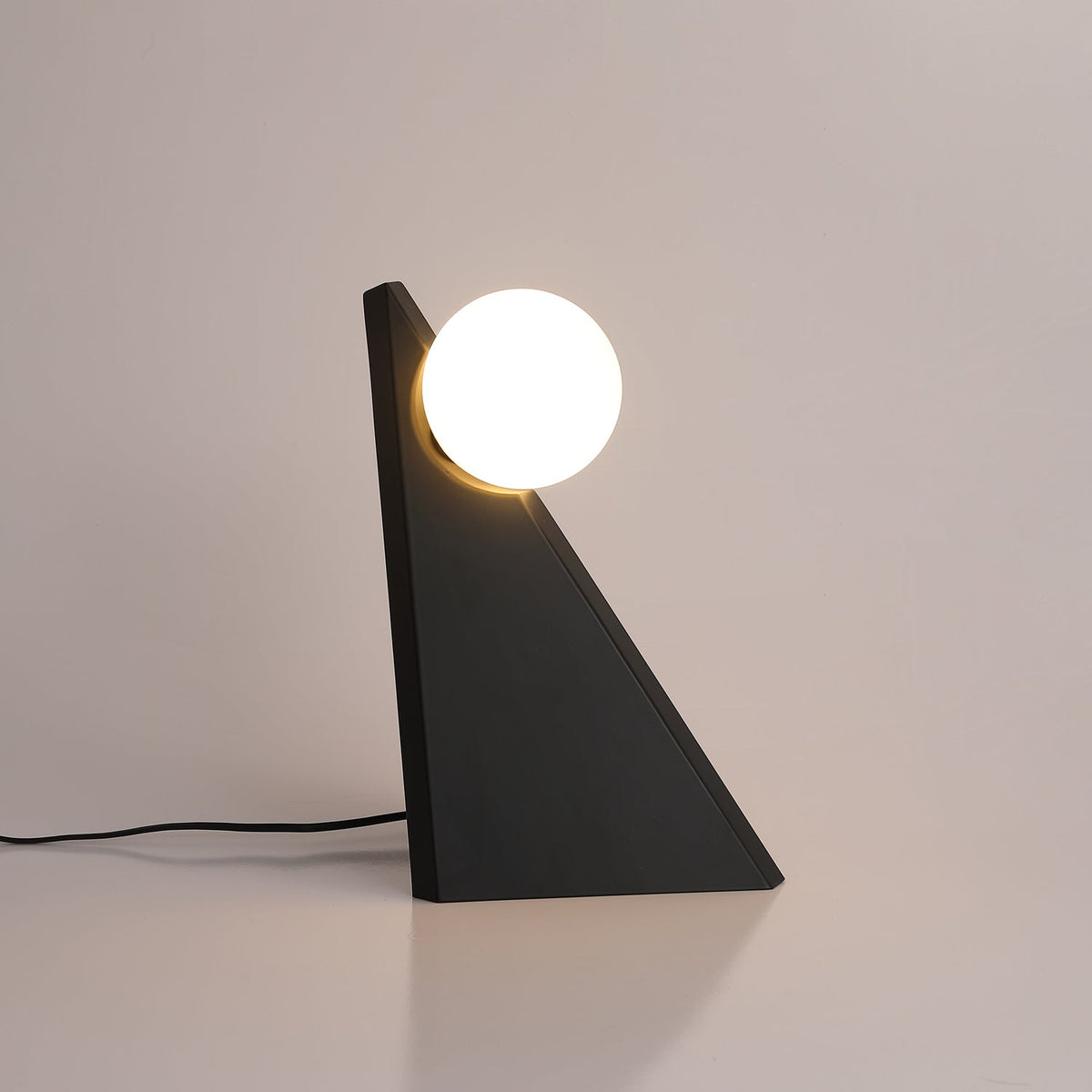 Nixie lámpara de mesa con vidrio geométrico