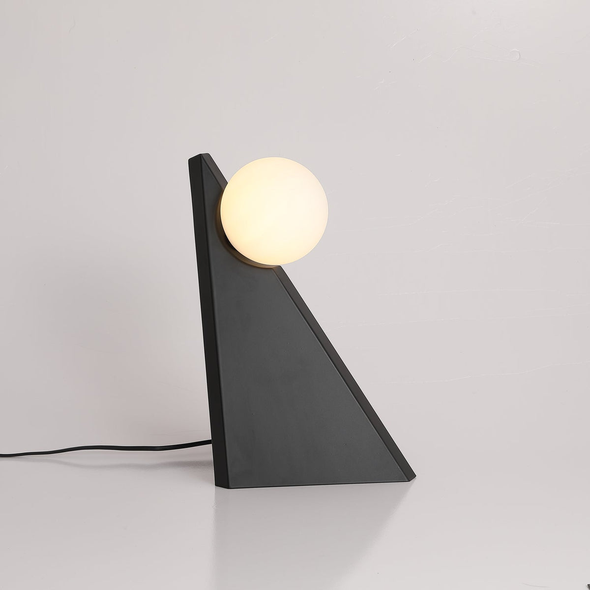 Nixie lámpara de mesa con vidrio geométrico