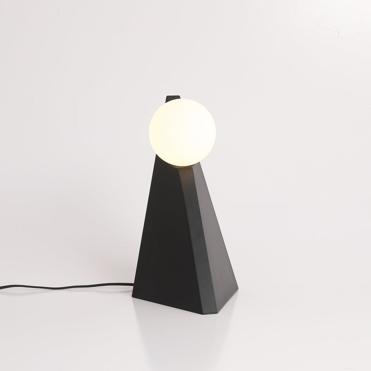 Nixie lámpara de mesa con vidrio geométrico