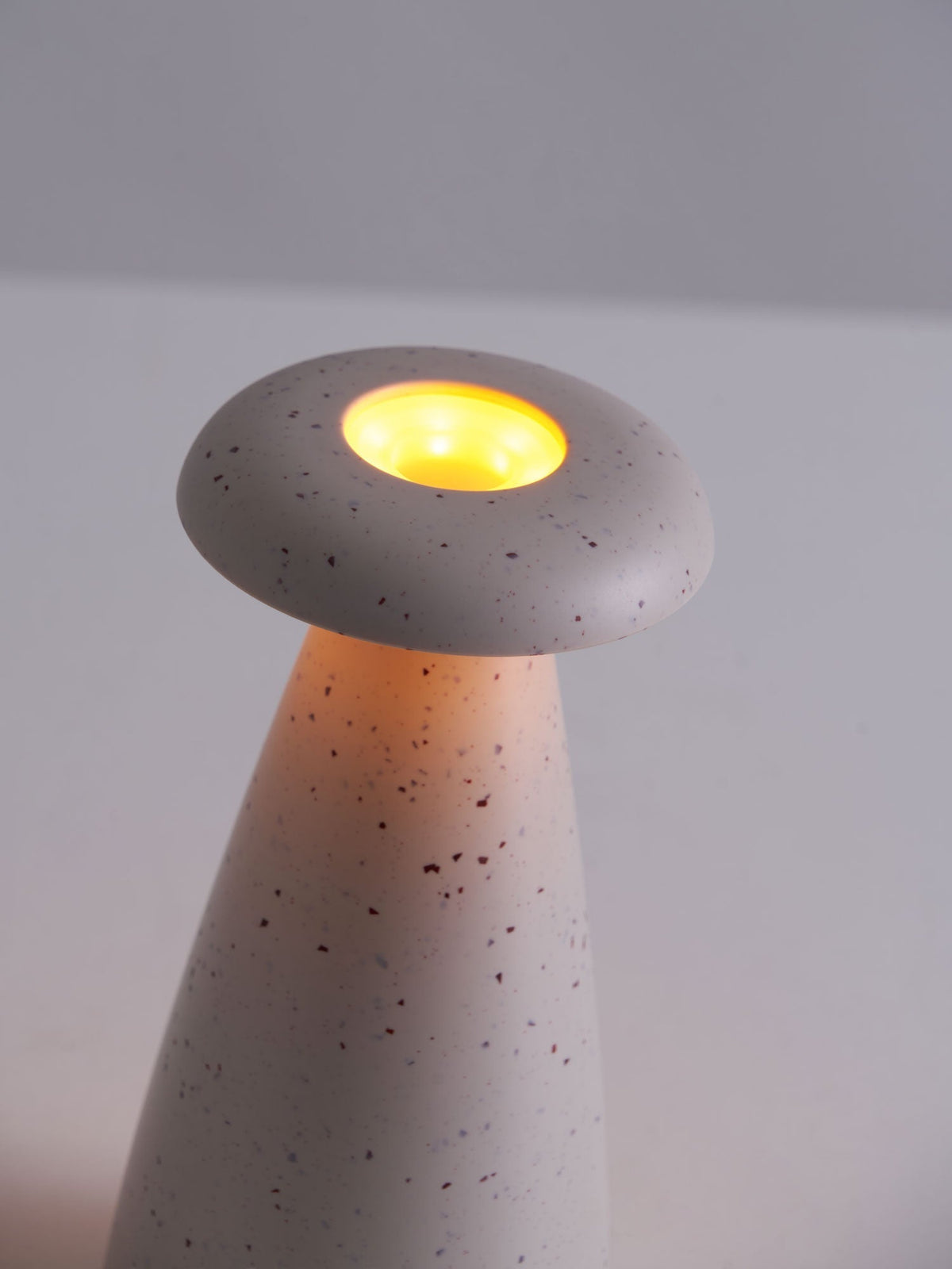 Mushroove lámpara de mesa de cerámica minimalista