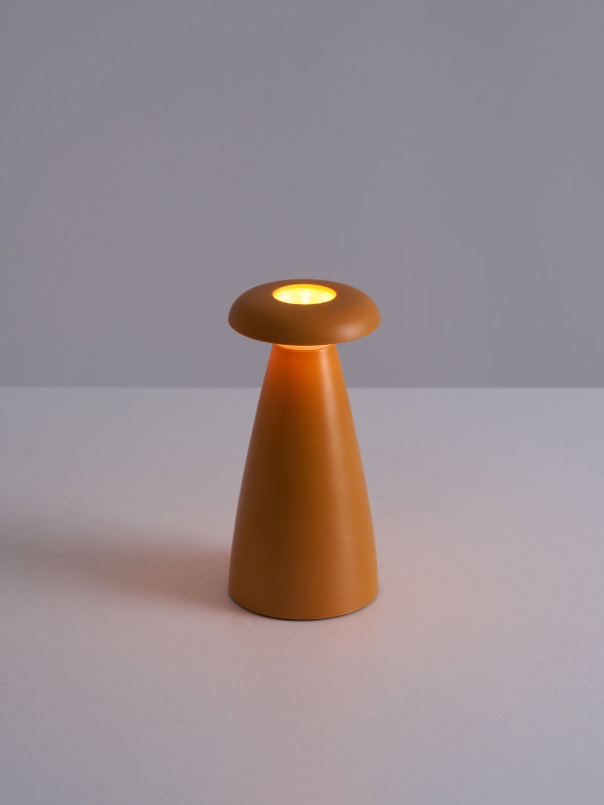 Mushroove lámpara de mesa de cerámica minimalista