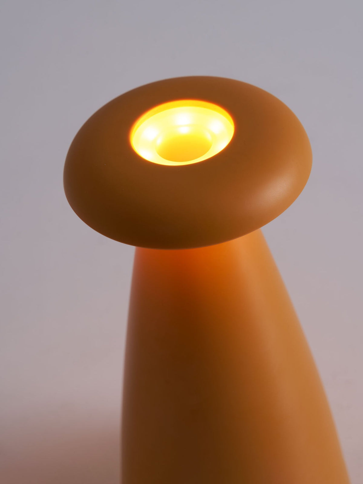 Mushroove lámpara de mesa de cerámica minimalista