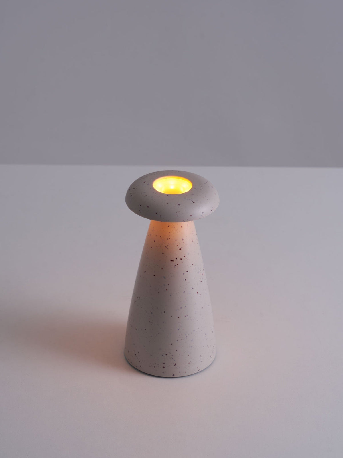 Mushroove lámpara de mesa de cerámica minimalista