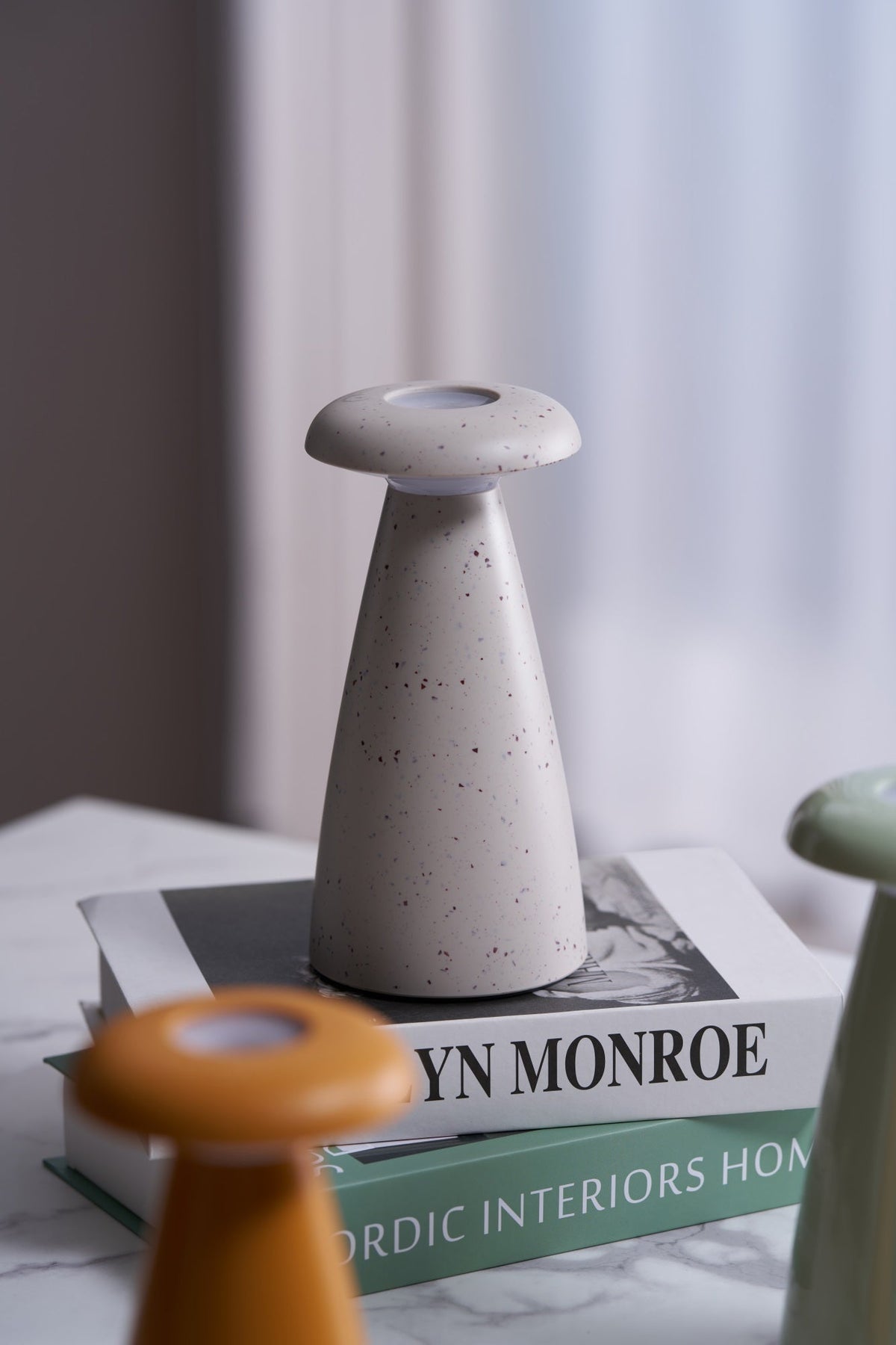 Mushroove lámpara de mesa de cerámica minimalista
