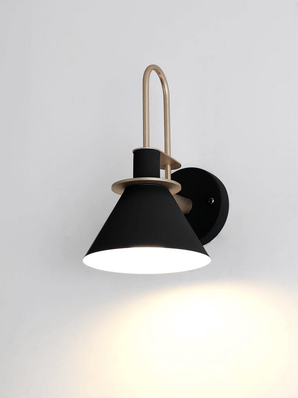 Solerine aplique de pared negro dorado minimalista