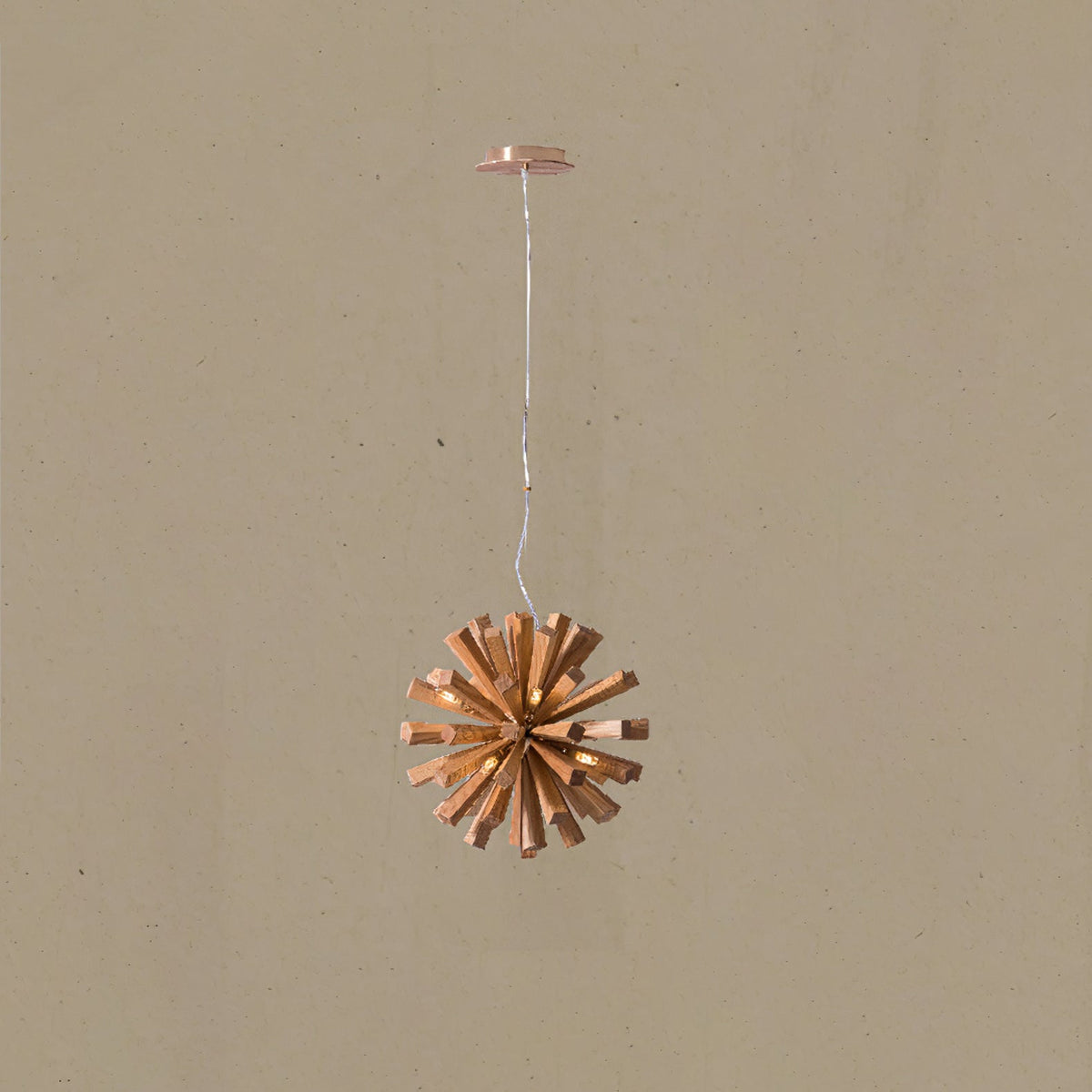 Elvarelle lámpara de araña nórdica Premium con estallido artístico en madera