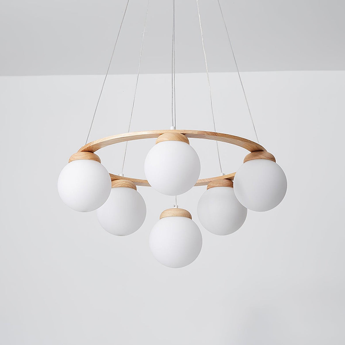 Aelion lámpara de araña Anillo de madera Globos de vidrio ópalo