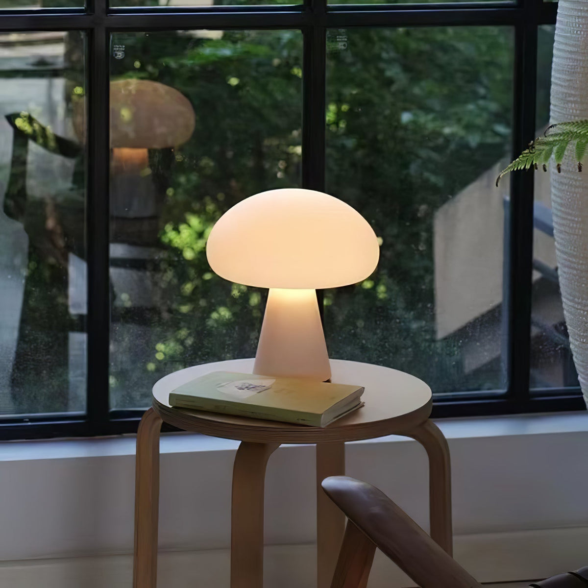 Ombra lámpara de mesa con vidrio whimsical