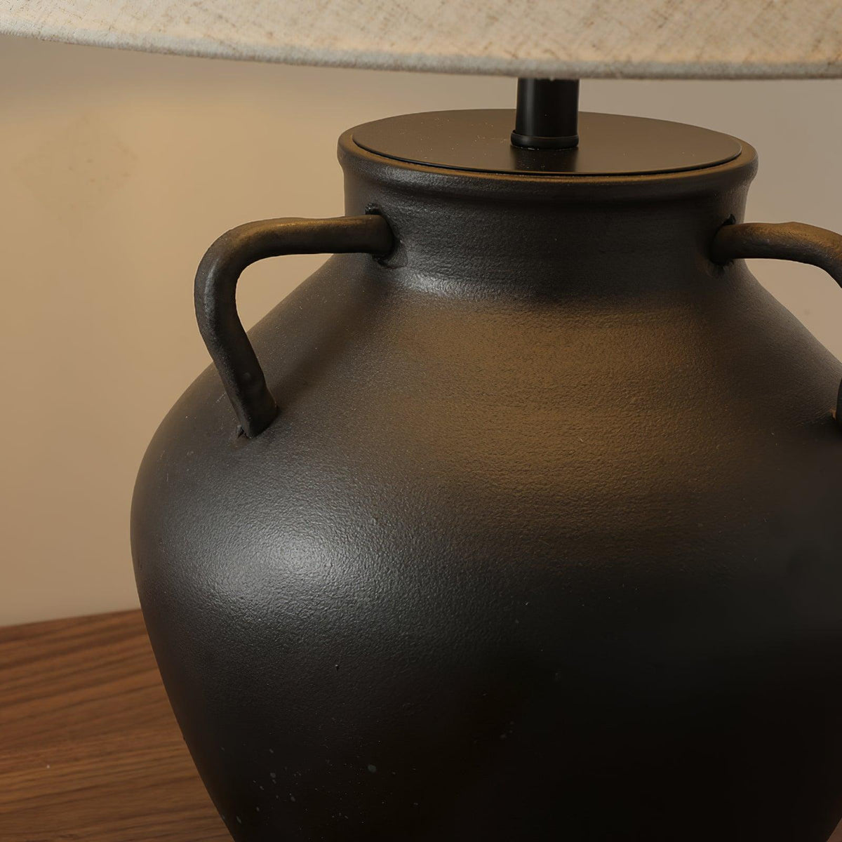 Amfora lámpara de mesa de tejido rústico