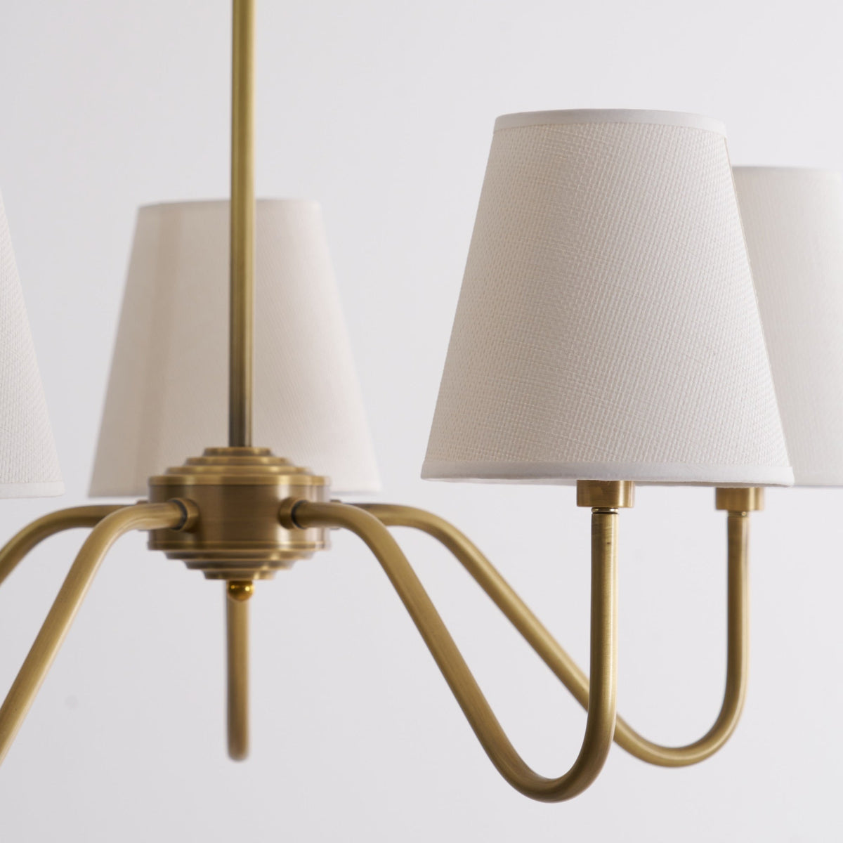 Viraean lámpara de araña vintage industrial de latón con pantalla de tejido