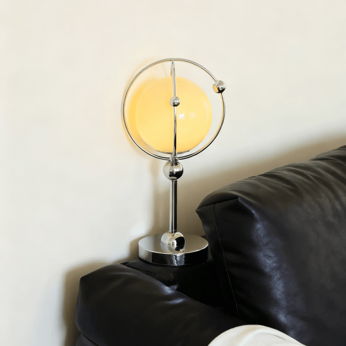 Norarira lámpara de mesa Orb Cage