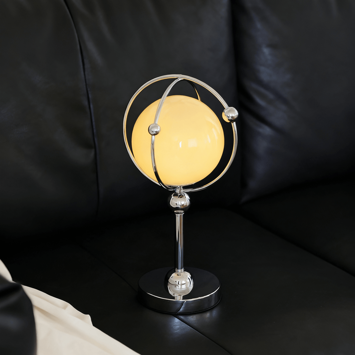 Norarira lámpara de mesa Orb Cage