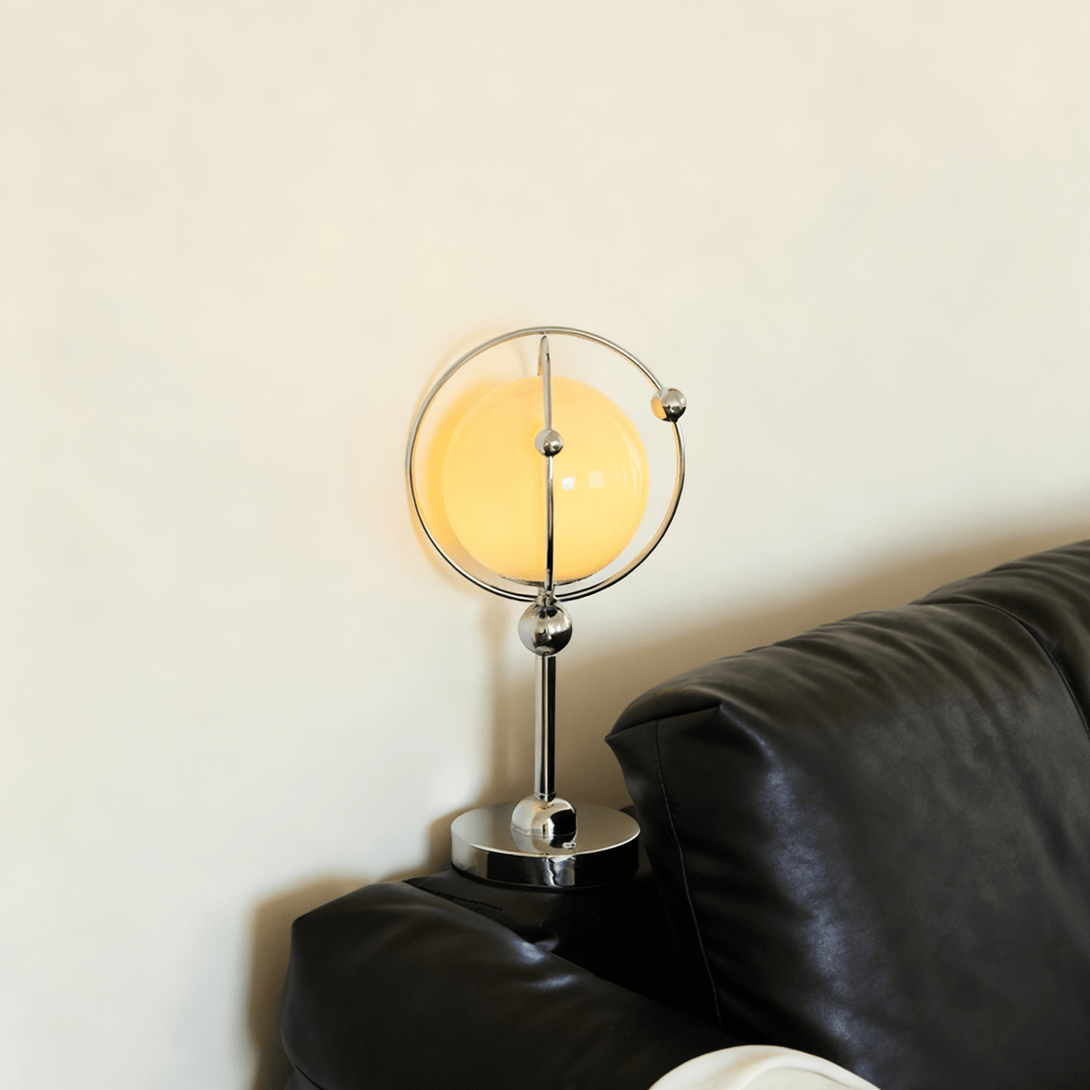 Norarira lámpara de mesa Orb Cage