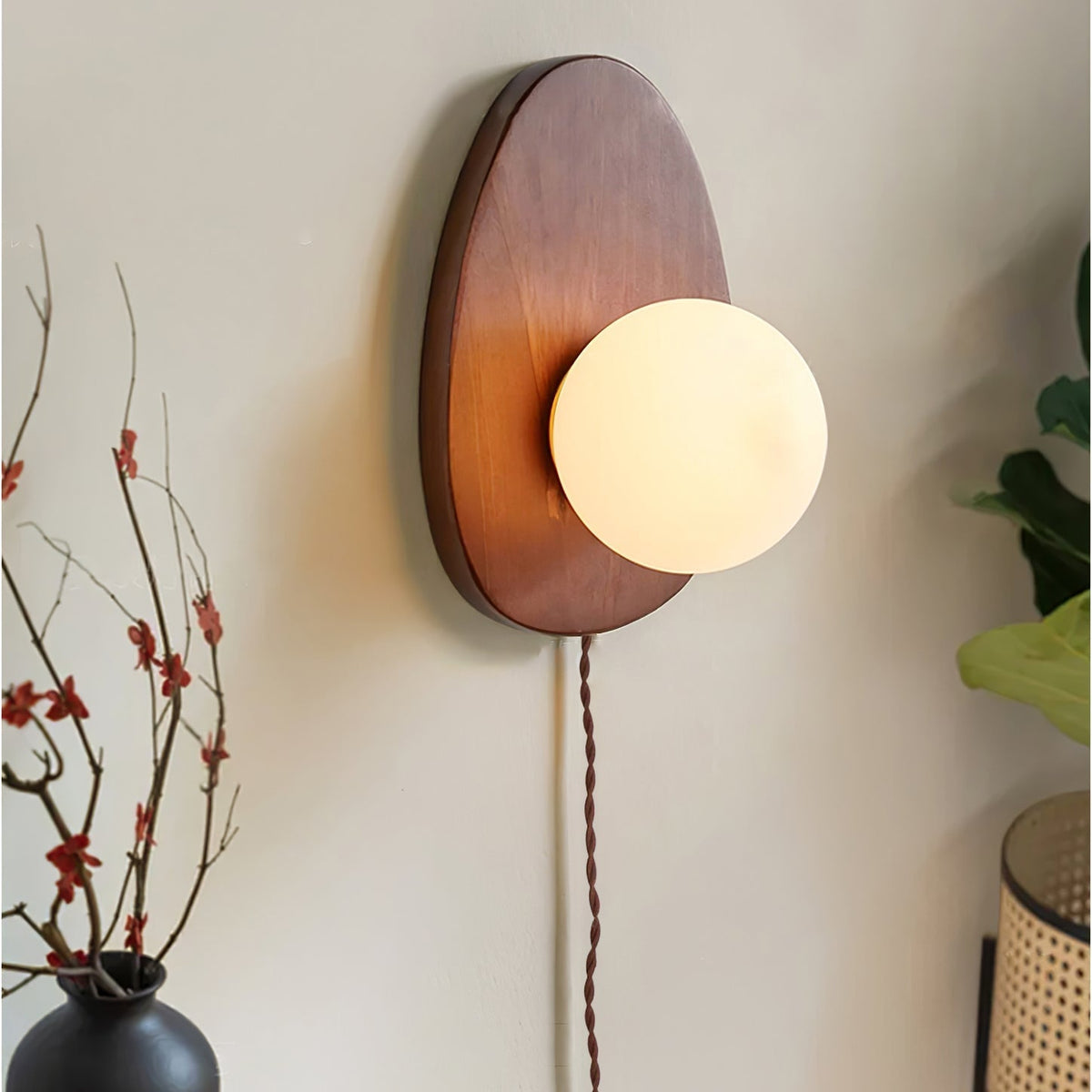 Nylaeiel aplique de pared de estilo nórdico con casquillo de enchufe en madera de nogal y vidrio enchufable