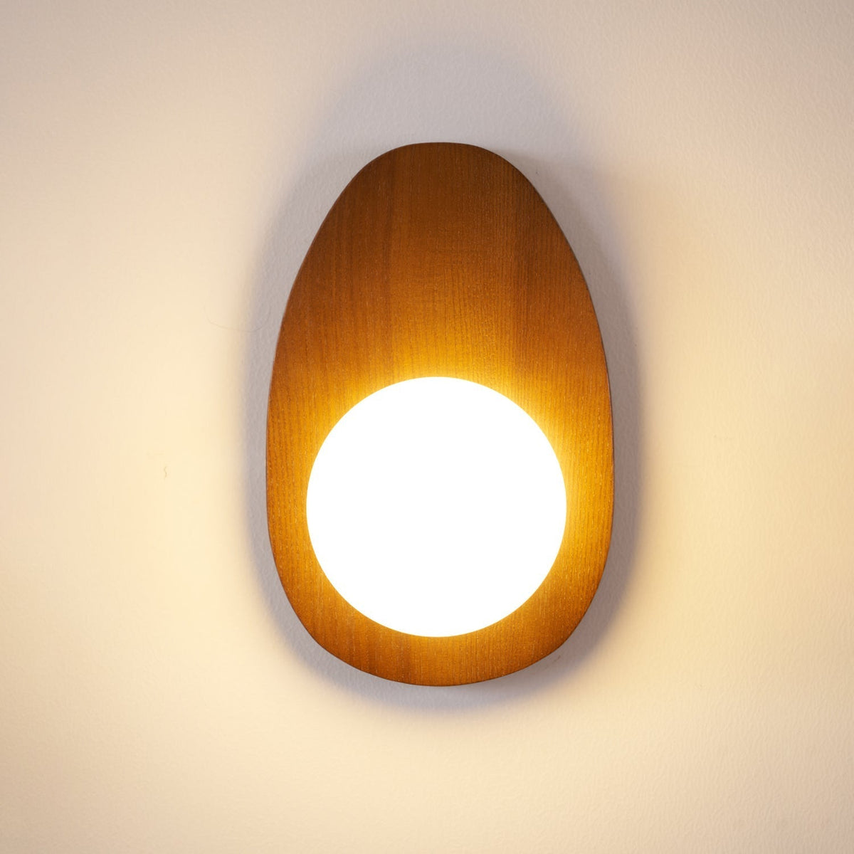 Nylaeiel aplique de pared de estilo nórdico con casquillo de enchufe en madera de nogal y vidrio enchufable