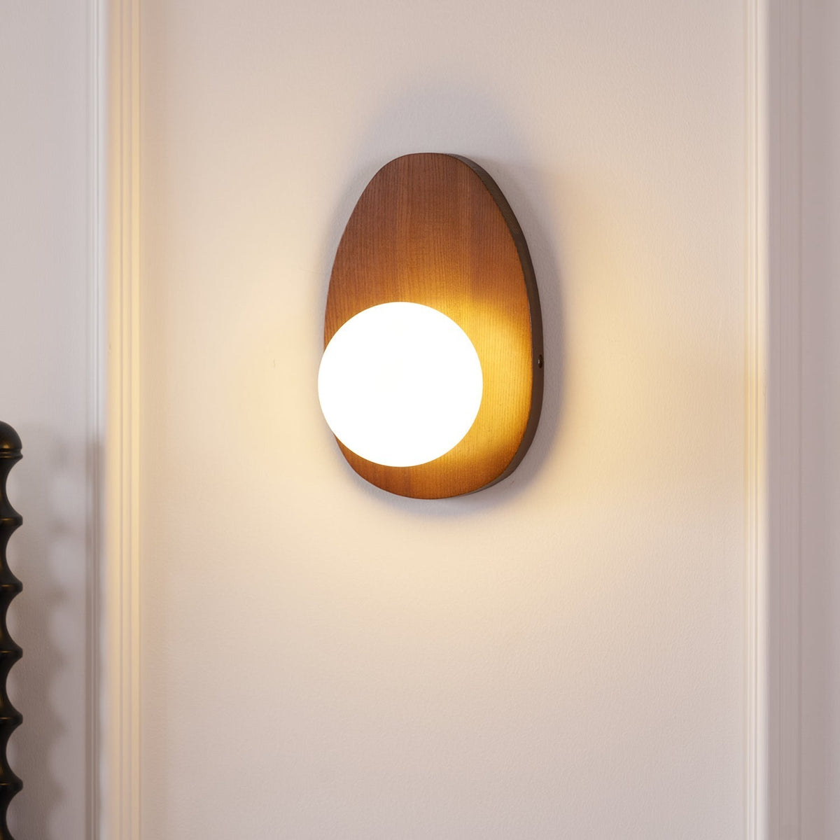 Nylaeiel aplique de pared de estilo nórdico con casquillo de enchufe en madera de nogal y vidrio enchufable
