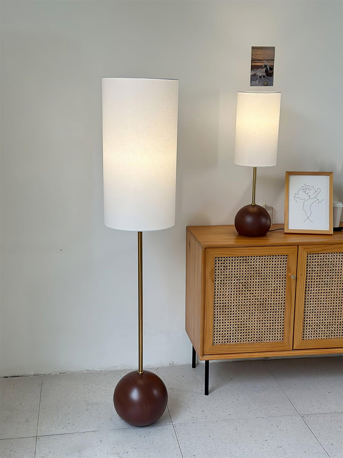 Sylivira lámpara de mesa de madera con esfera