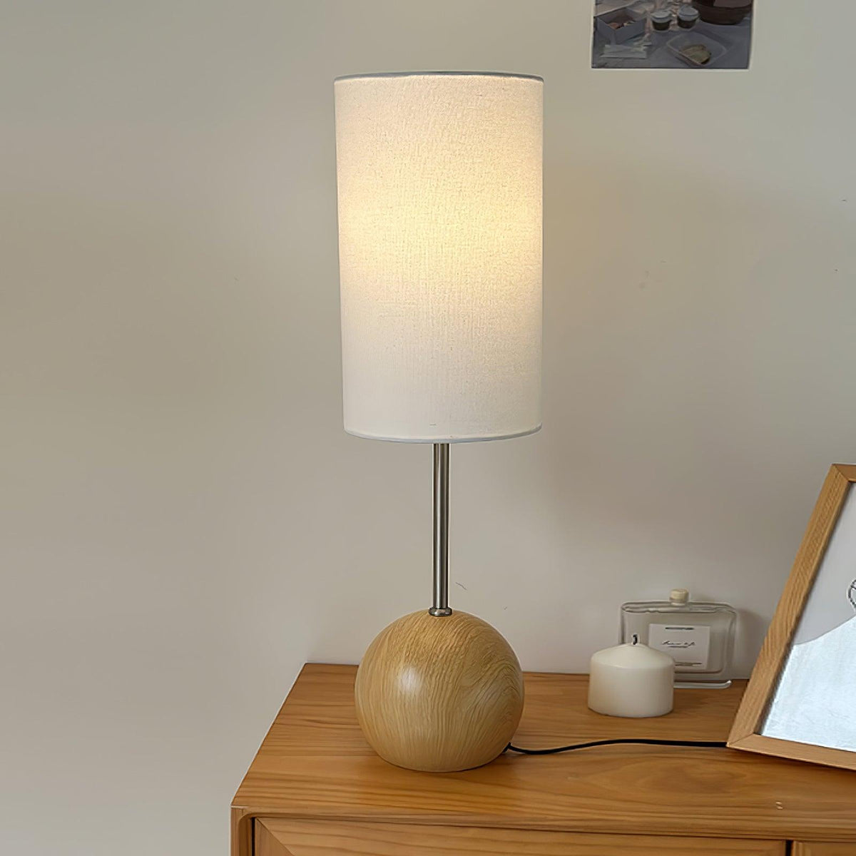 Sylivira lámpara de mesa de madera con esfera