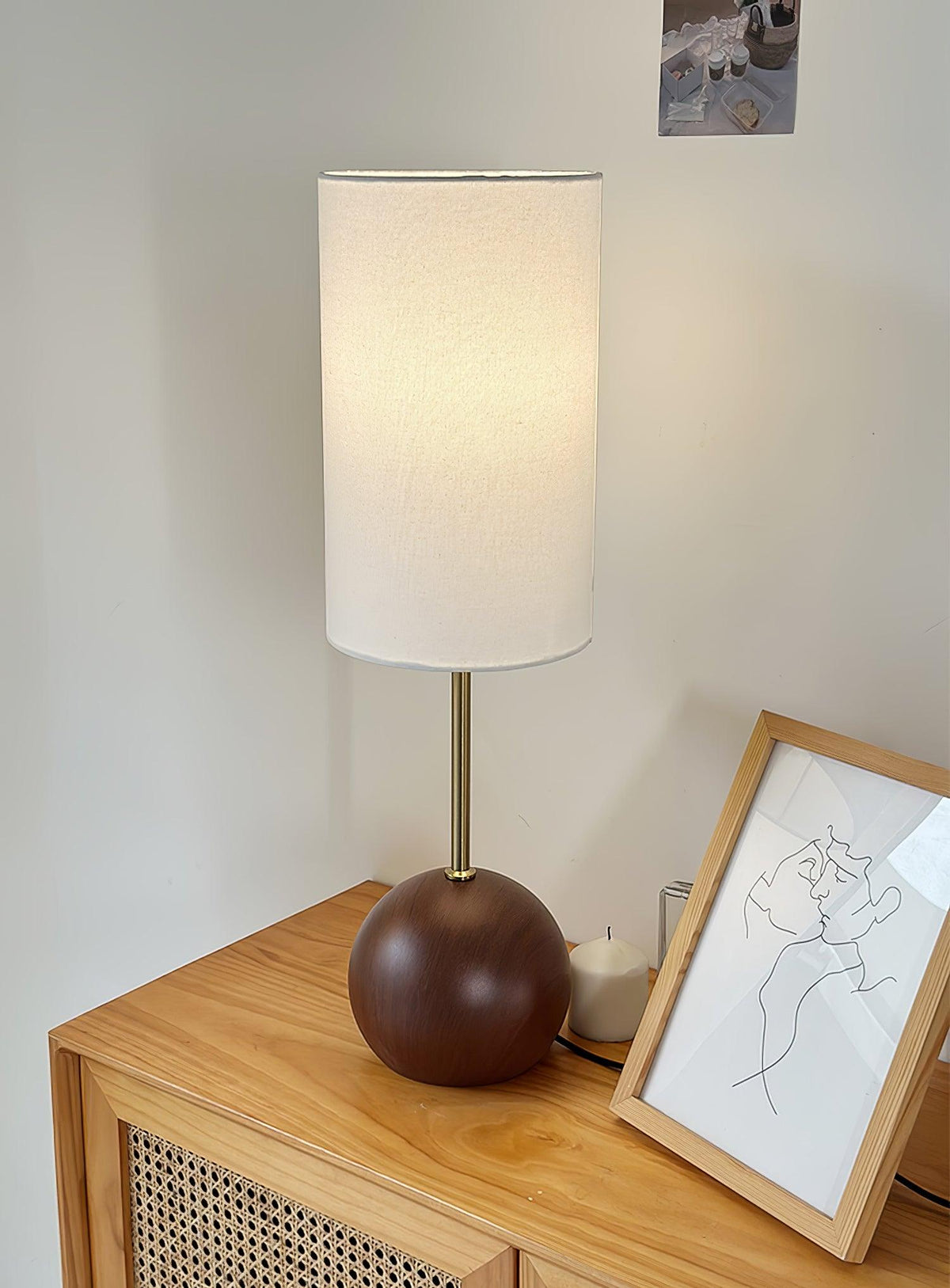 Sylivira lámpara de mesa de madera con esfera