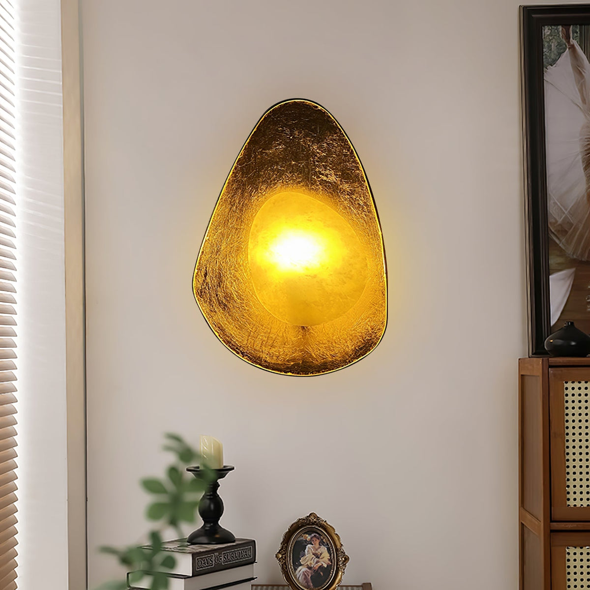 Tenbryn aplique de pared con difusor de alabastro y acabado dorado