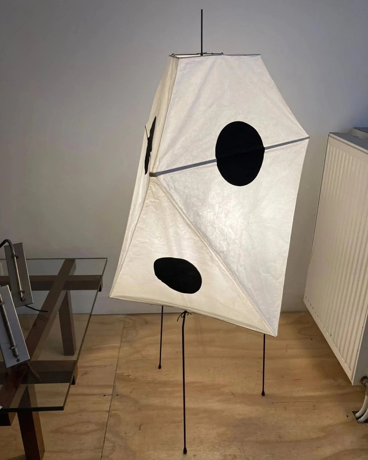 Sath lámpara de pie con tejido artístico
