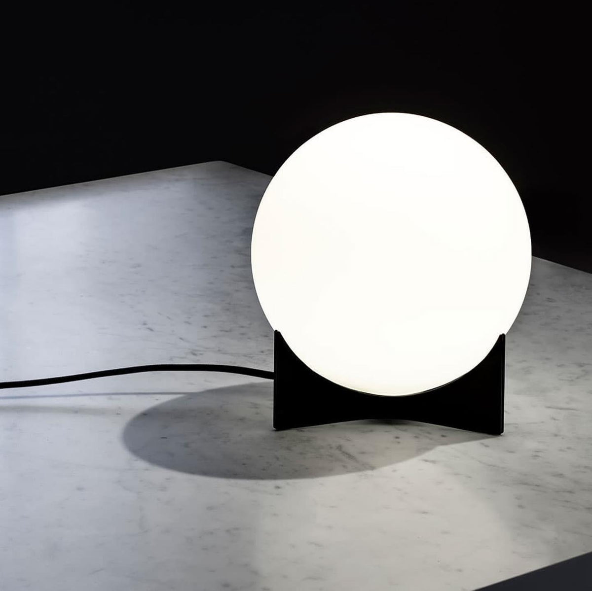 Avo lámpara de mesa contemporánea