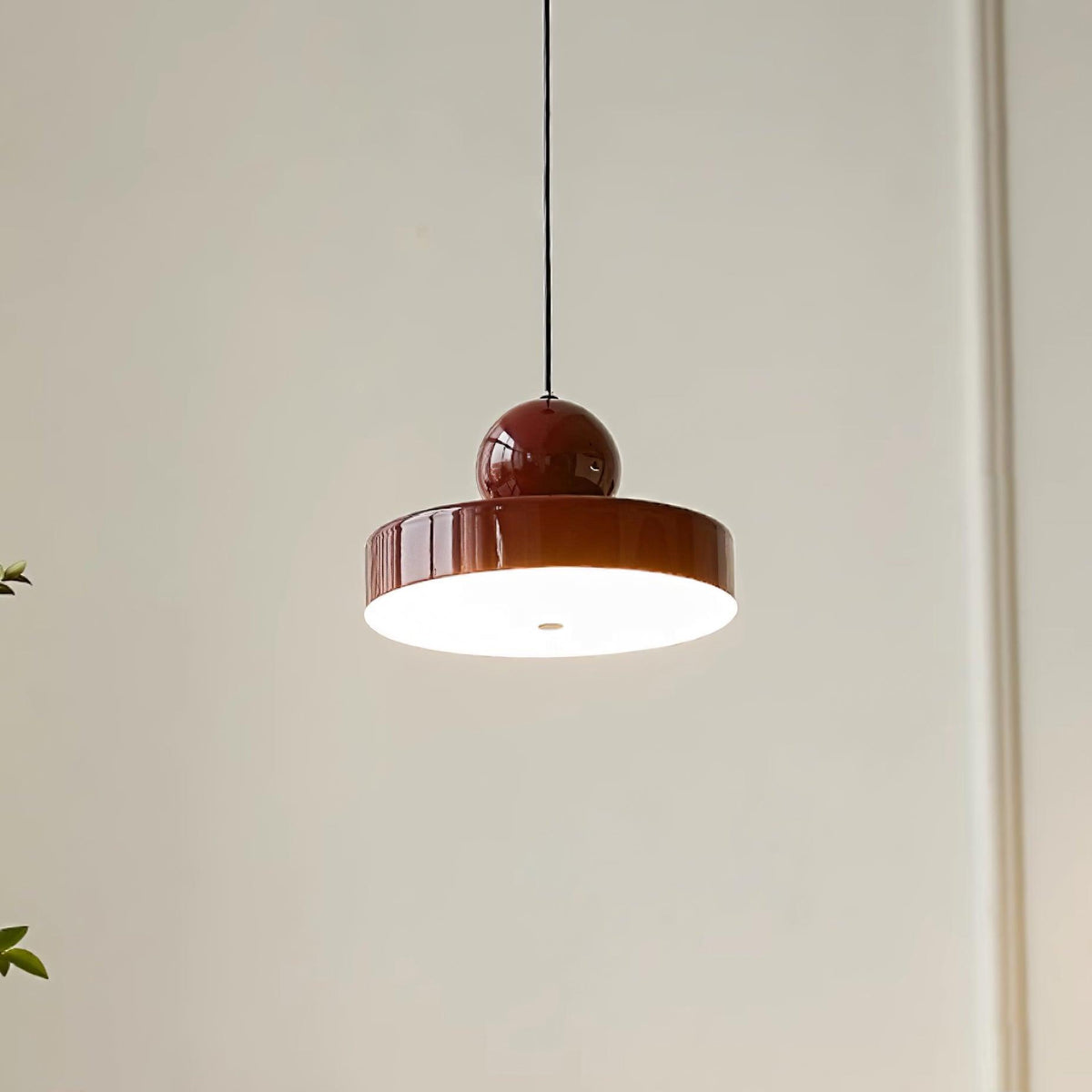 Lámpara colgante de metal roja con pantalla esférica moderna de acento esfera