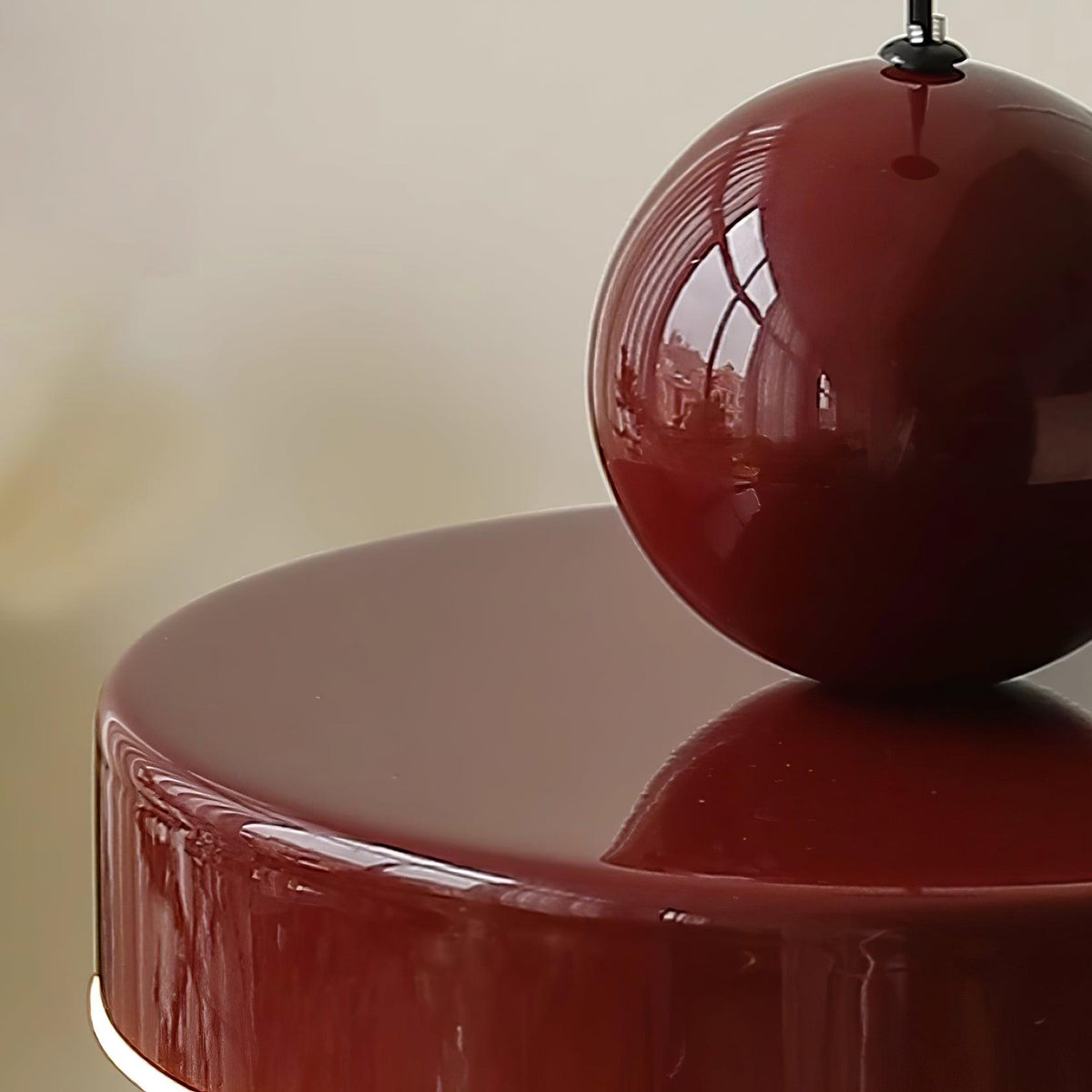 Lámpara colgante de metal roja con pantalla esférica moderna de acento esfera